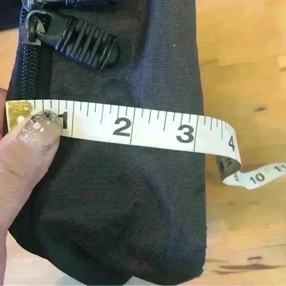 🌈 6/$60, Eddie Bauer Black/Grey Toiletry Bag, Size 10” X 8” X 2.5” - Picture 9 of 12